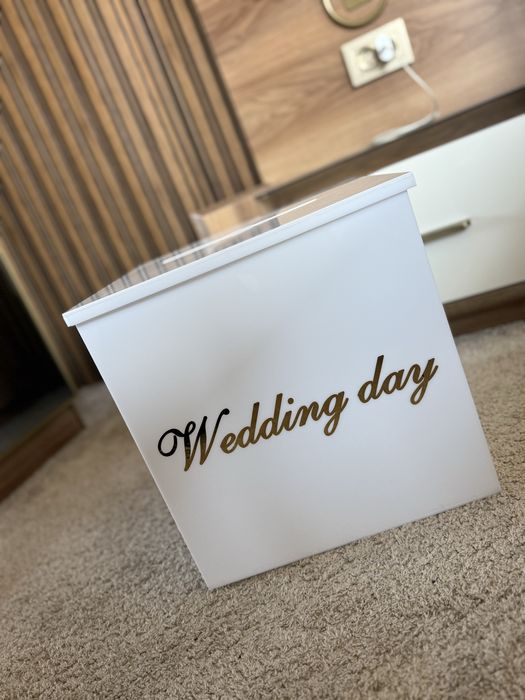 Сватбена плексигласова кутия за пликове и подаръци