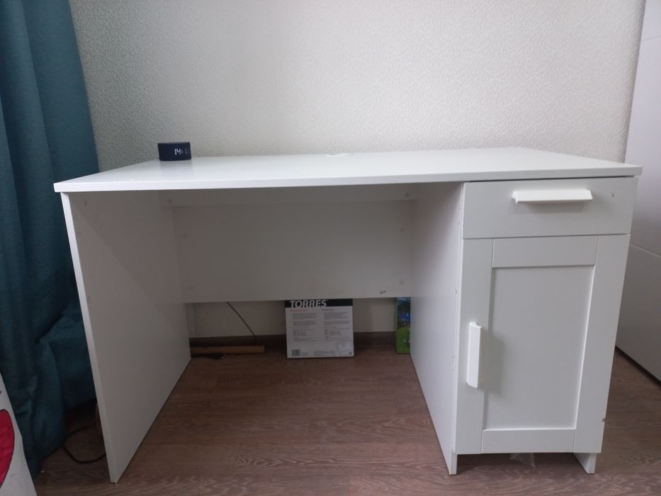 Шкаф, кровать, стол