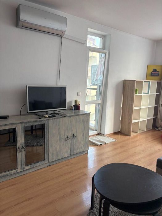Дава се под наем Двустаен апартамент в София, Център - 60 кв.м за 649 € - Снимка #1