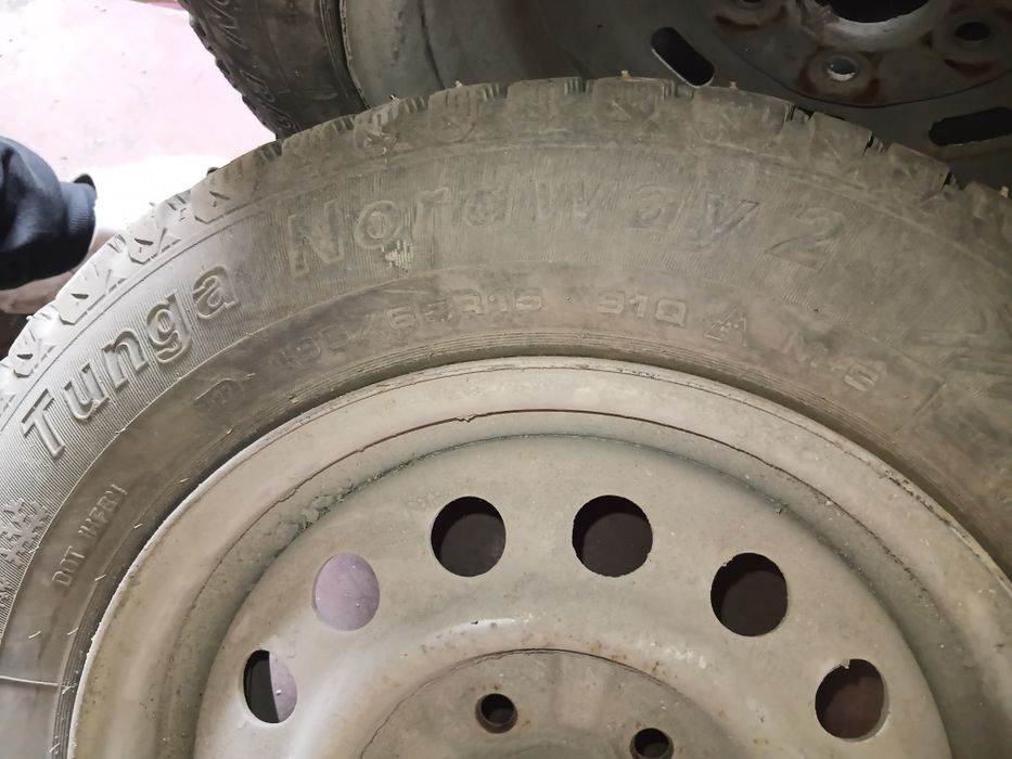 Продам зимний шины с дисками R15