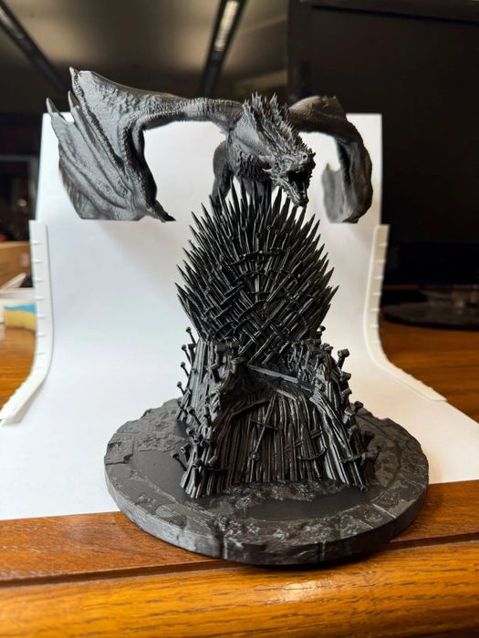 Декоративна фигура "Железният трон" (с дракон) от Game of Thrones