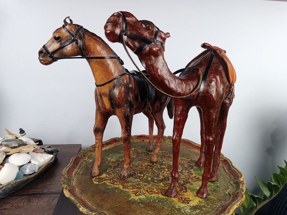 Ръчно изработени фигури от естествена кожа – Камила и Кон