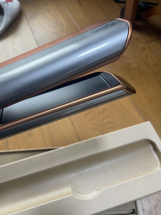 Dyson airstrait