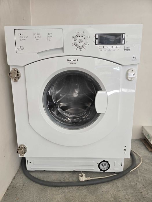 Пералня за вграждане Hotpoint Ariston BWMD 742, със забележка
