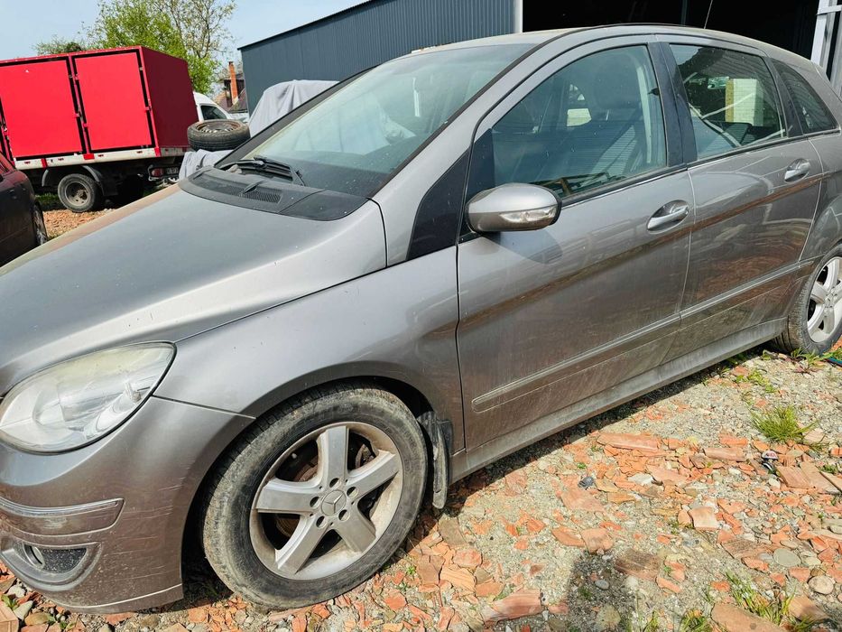 Dezmembrez Mercedes B -Class 2.0 B200 an 2009 cutie AUTOMATA