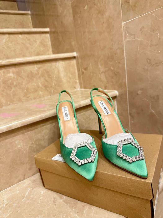 Steve Madden Обувки Vionnet с отворена пета и декоративни камъни.