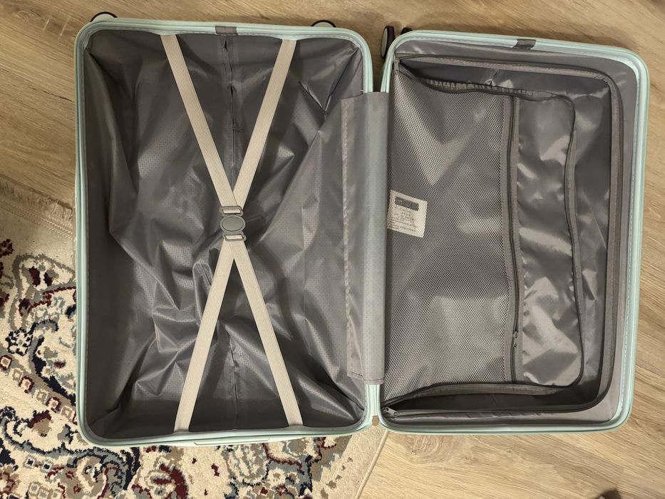 Продам качественный Чемодан