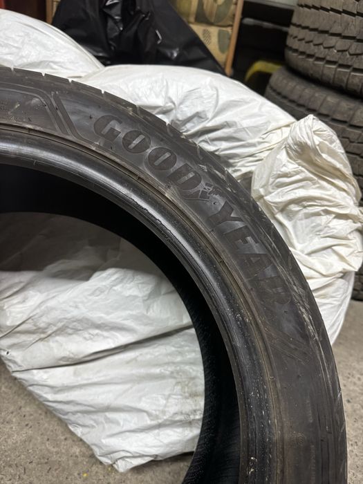 Продам б/у Шины 245/45/R20