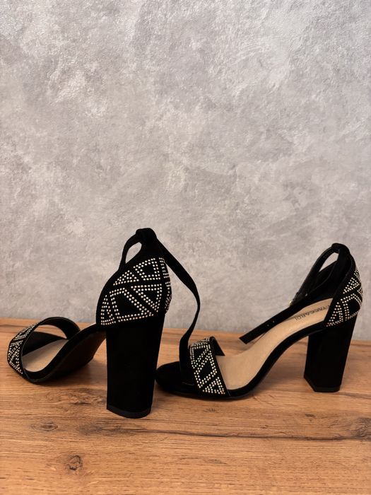 Босоножки женские