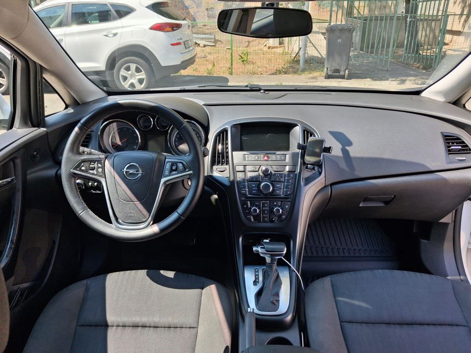 Opel Astra j  benzina si gaz 2015