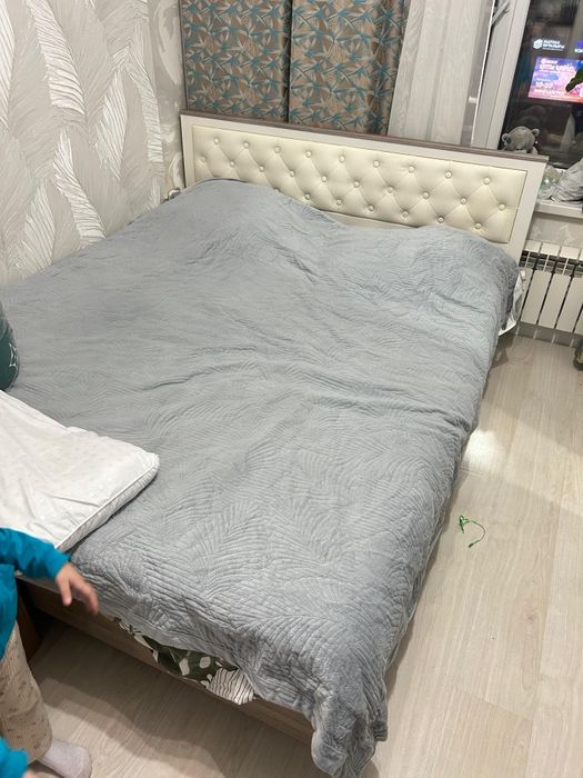 Продам срочно спальный комплектй