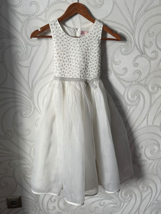 Платье нарядное для девочки на 8-10 лет