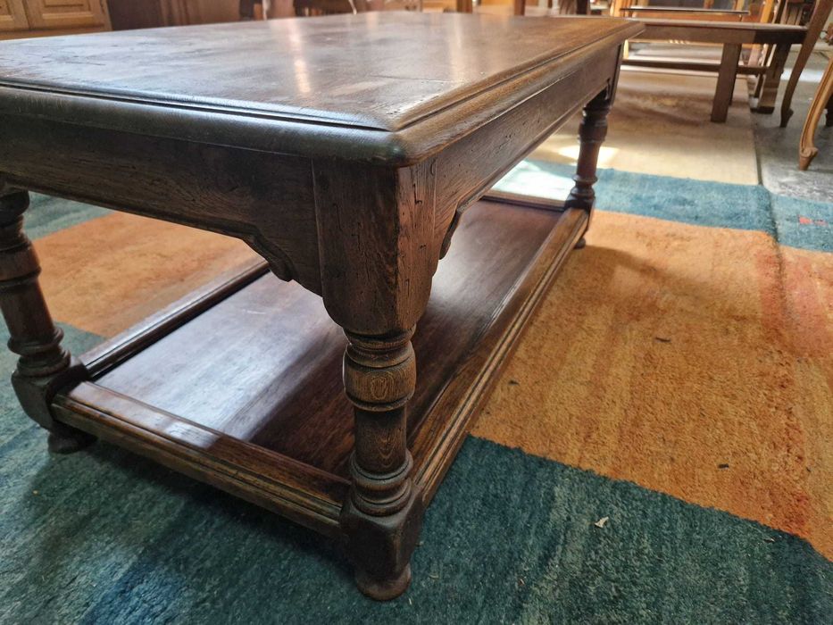 Правоъгълна холна маса от дъбов масив на две нива с чекмедже