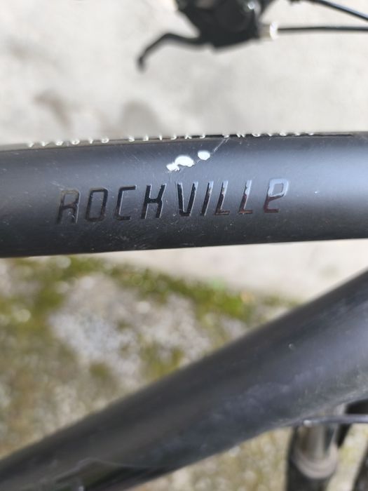 Vind bicicleta in perfecta stare de funcționare.