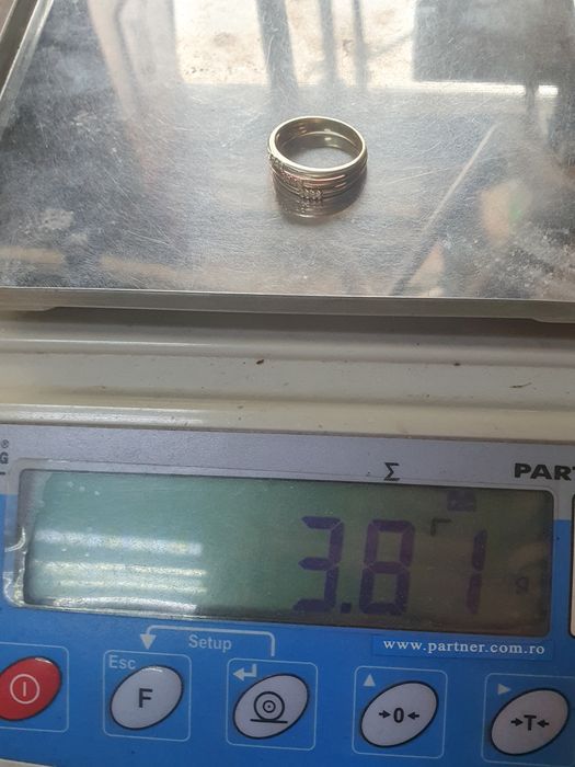 Inel din aur de 9K în trei culori, cu diamante naturale – 3,81 g