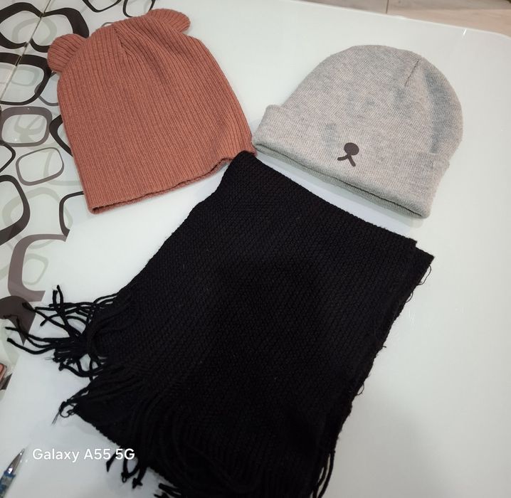 Продавам шапки и шал