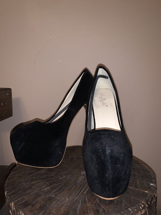 Продам туфли новые