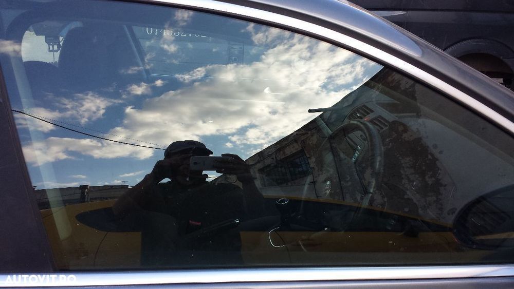 Geam / Sticla Usa / Portiera Dreapta Fata VW Jetta 2004 - 2011