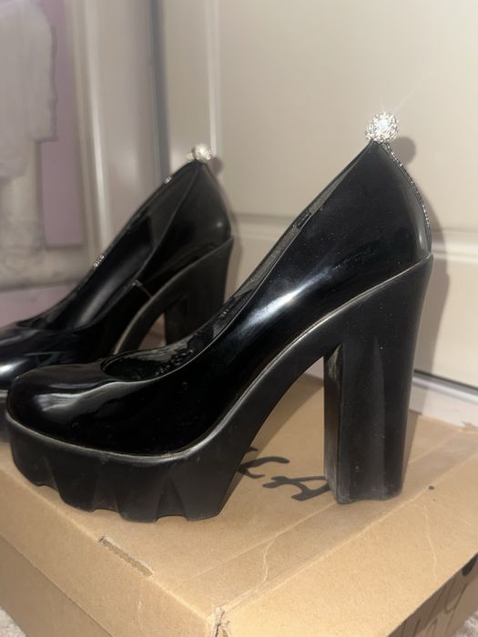 Туфли на высоком каблуке