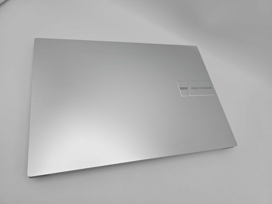 ASUS Vivobook 16 M1605YA Ryzen 5 16 GB DDR4 1 TB SSD Impecabil