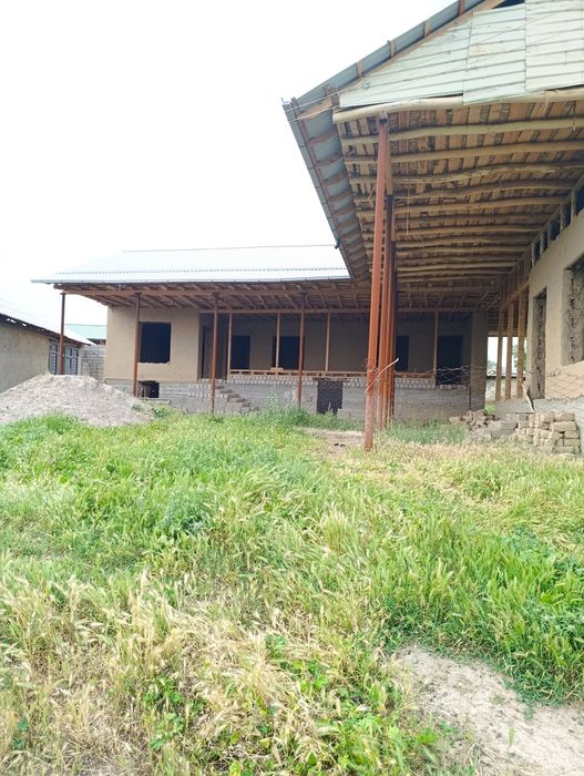 Uy sotiladi Manzil Parkent tumani Samsarakda