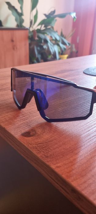 Продавам слънчеви очила