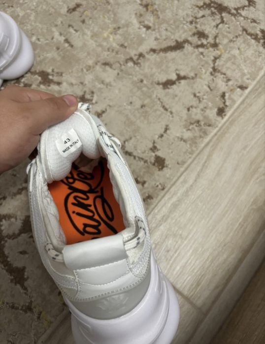 Versace chain reaction