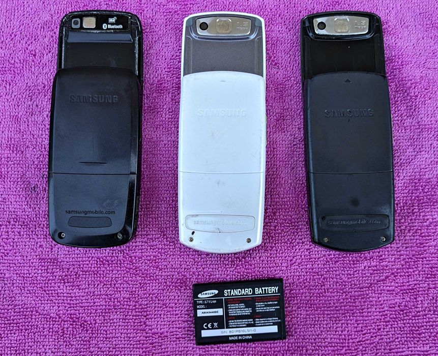 Стари телефони Samsung за части.