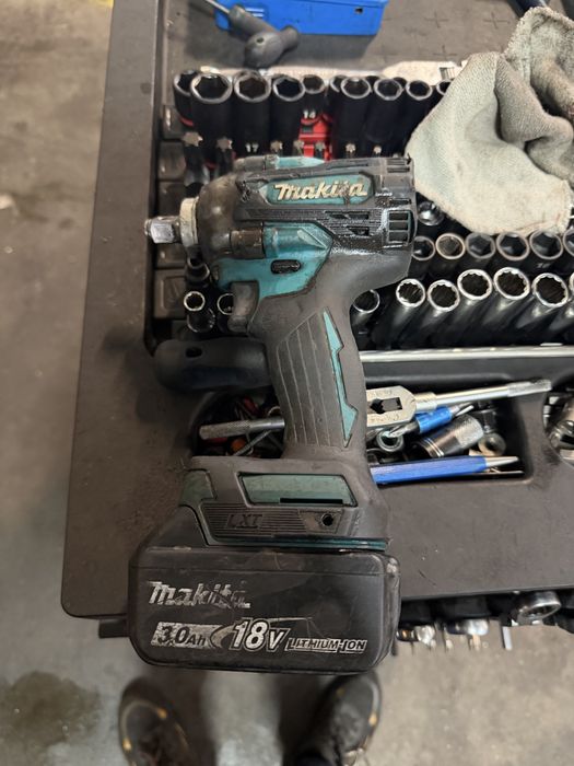 Masina pe impact makita 18v