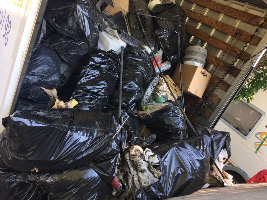 Изхвърляне на всякакви неща,мебели,стр. отпадъци, желязо /падащ борд/