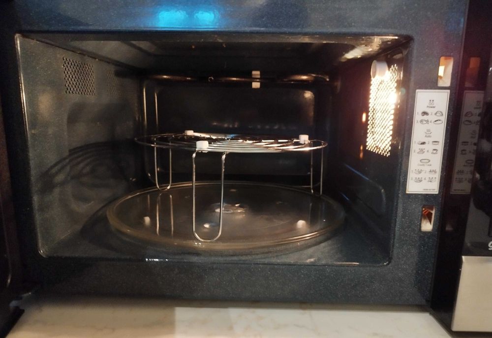 Комбинирана микровълнова фурна с грил Samsung GE89MST