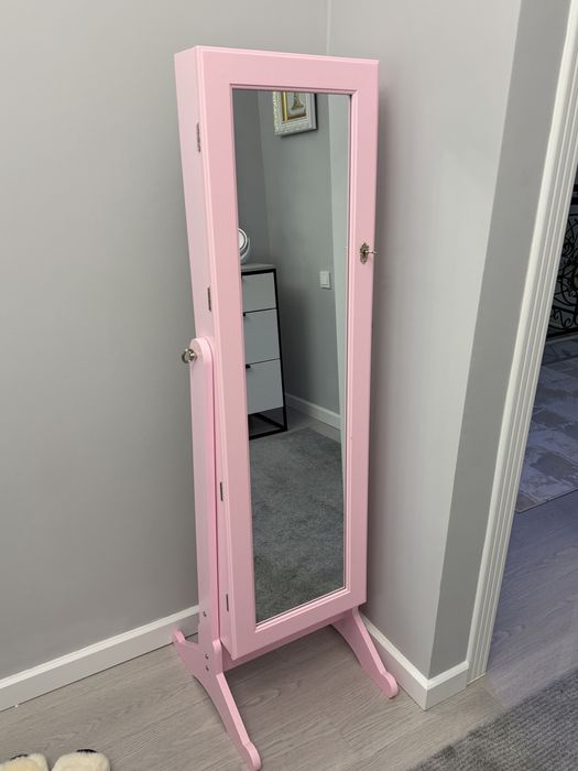 Зеркало-шкаф для украшений