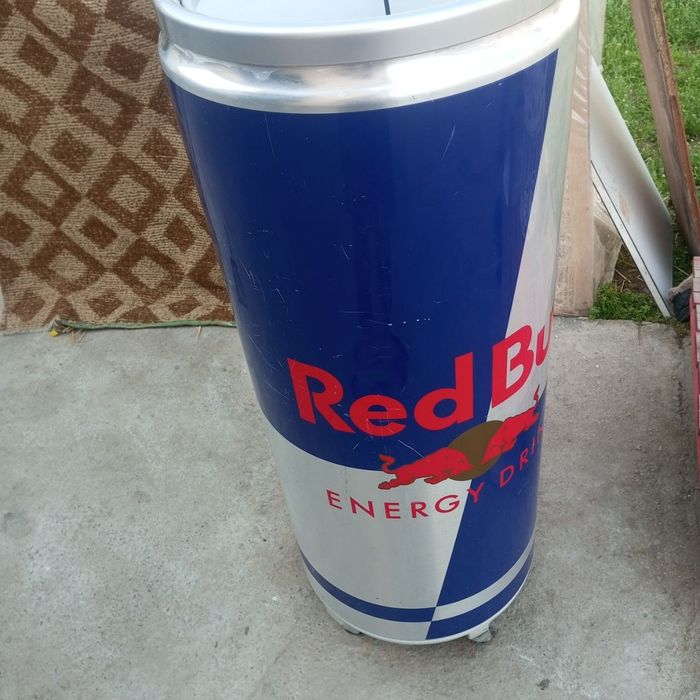 RedBull xaladelnik sotiladi