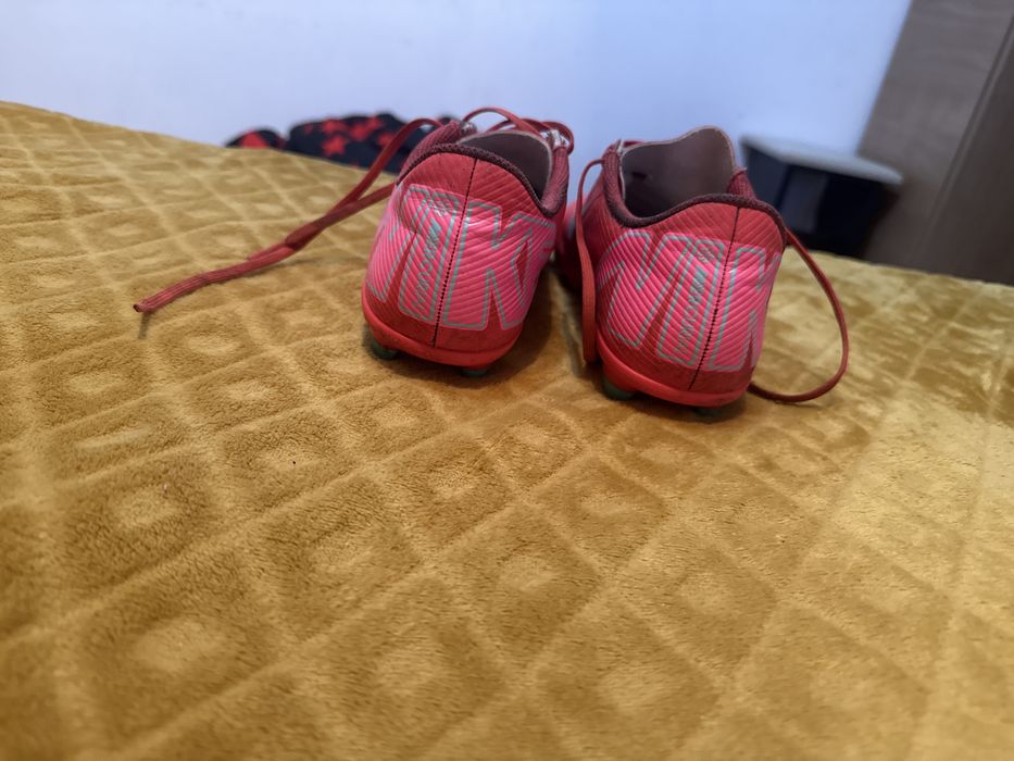 Ghete de fotbal Nike Mercurial