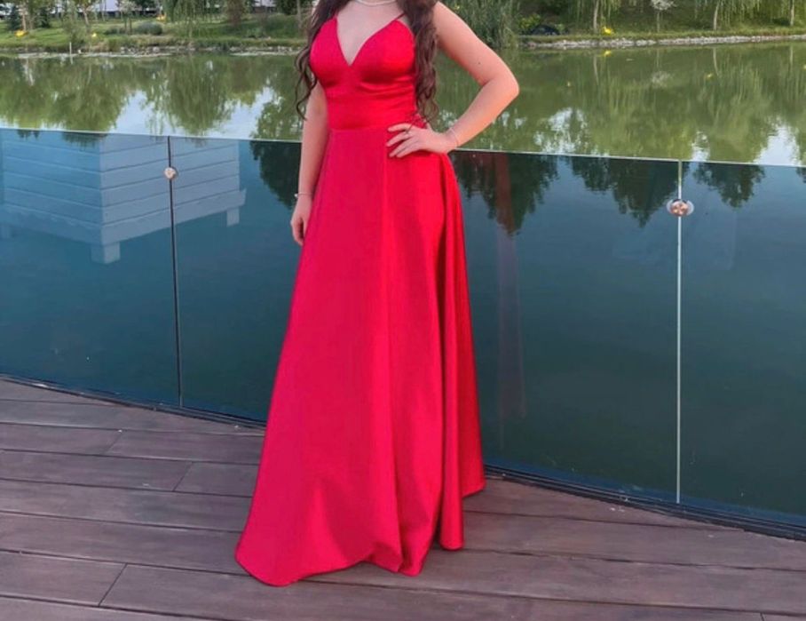 Vand rochii de eveniment la