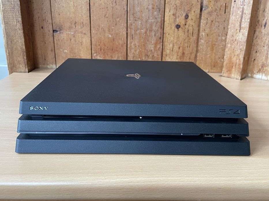 PS 4 pro, 1TB, 2 manete, modabil, jocuri cadou