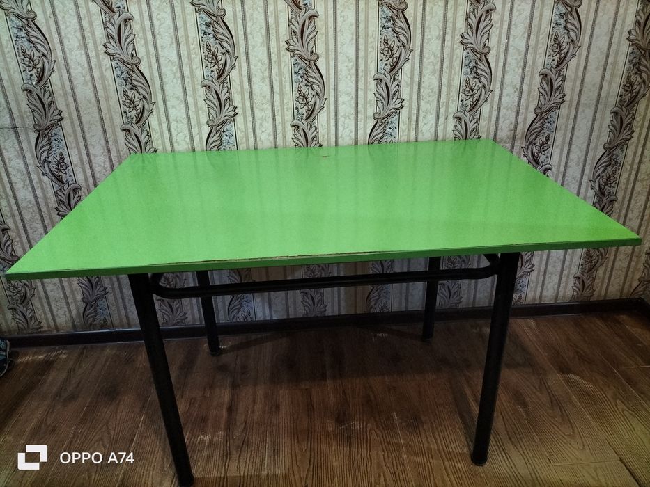 Продается кухонный стол