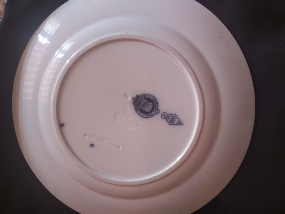 Плато и чиния от порцелан