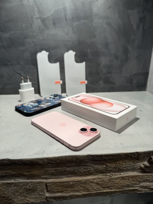 Перфектен Iphone 15 Pink + подаръци