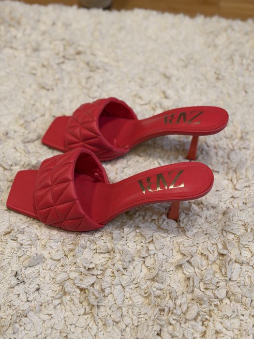 Чехли Зара червени и Philipp Plein