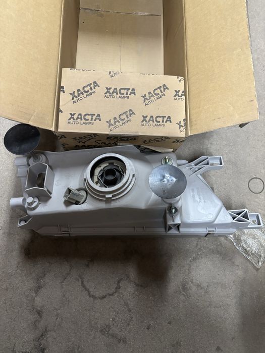 Нисан центра фара левая