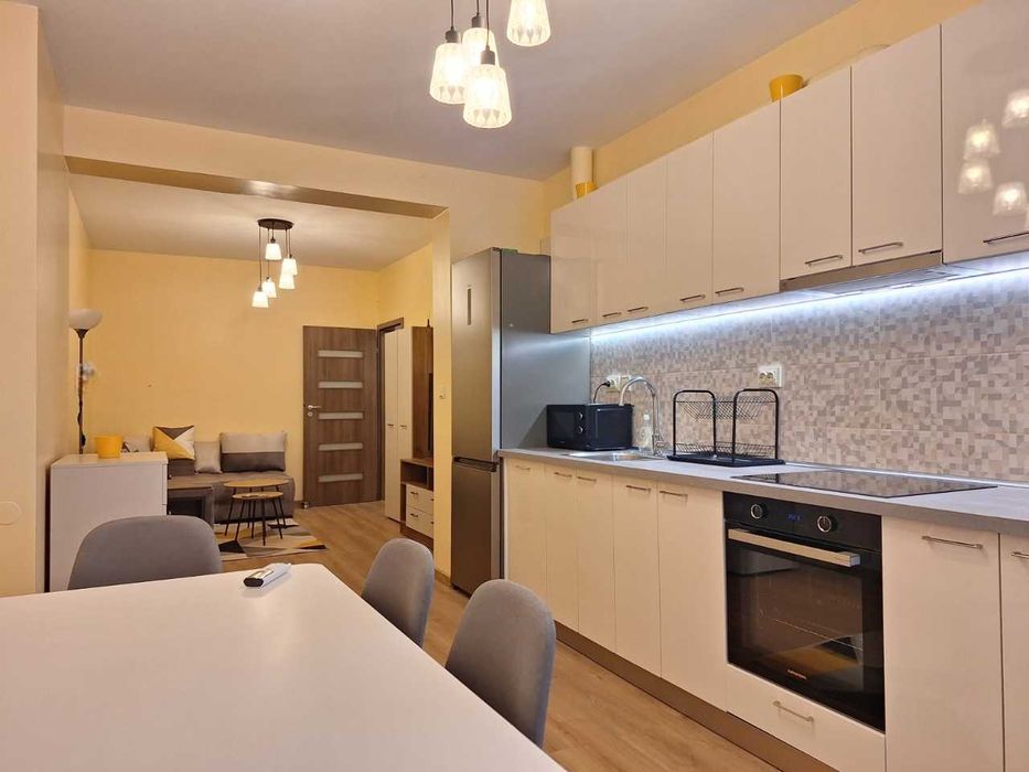 Дава се под наем Тристаен апартамент в София, Център - 80 кв.м за 1097.01 € - Снимка #1