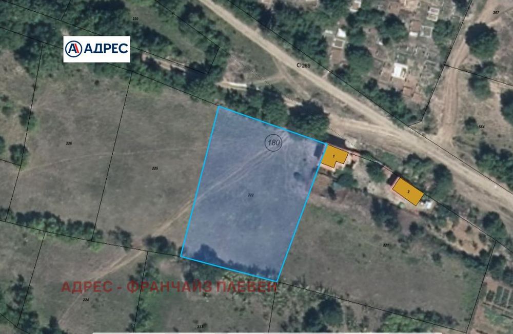 Парцел в Ловеч, област-с.Пресяка площ 1734 цена 6500