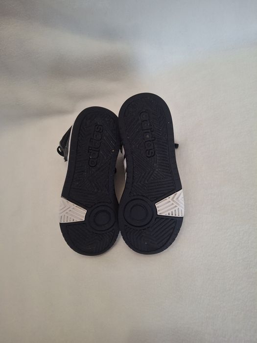 Adidași Adidas negri marimea 32