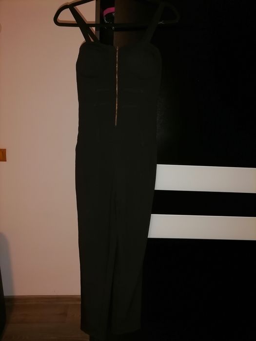 Vând  Rochițe pantaloni scurți încălțăminte  etc