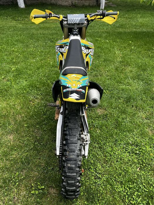 Suzuki RM-Z 250 cros