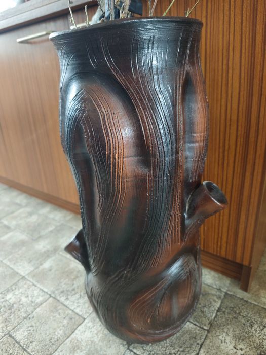 Керамична ваза с дървесен дизайн