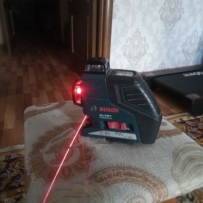 Продам лазерный уровень Bosch