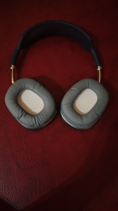 Airpods max. (Apple)