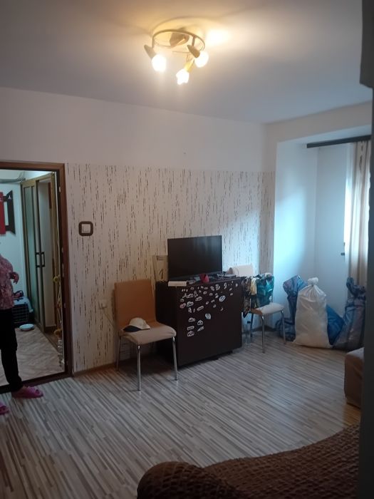 Vând apartament cu doua camere